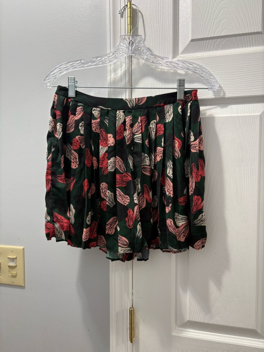 Rachel Antonoff Green Flutter Floral Pleated Shorts RARE Pre-owned With Flaws